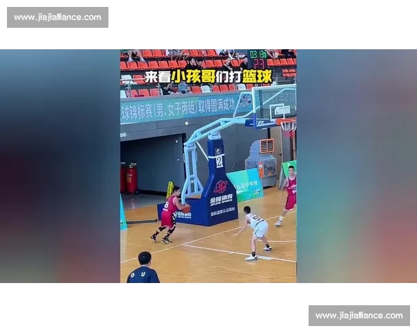 激烈对抗再现赛场巅峰瞬间篮球盛事全景解析